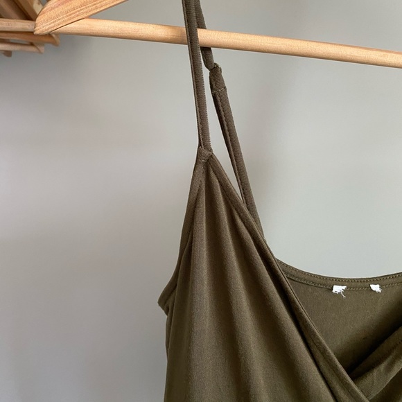 Army Green Romper - Garage Size XS - Picture 3 of 4